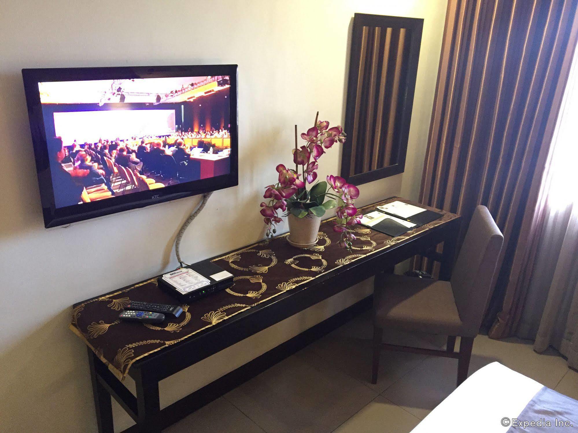 Gt Hotel Bacolod Buitenkant foto