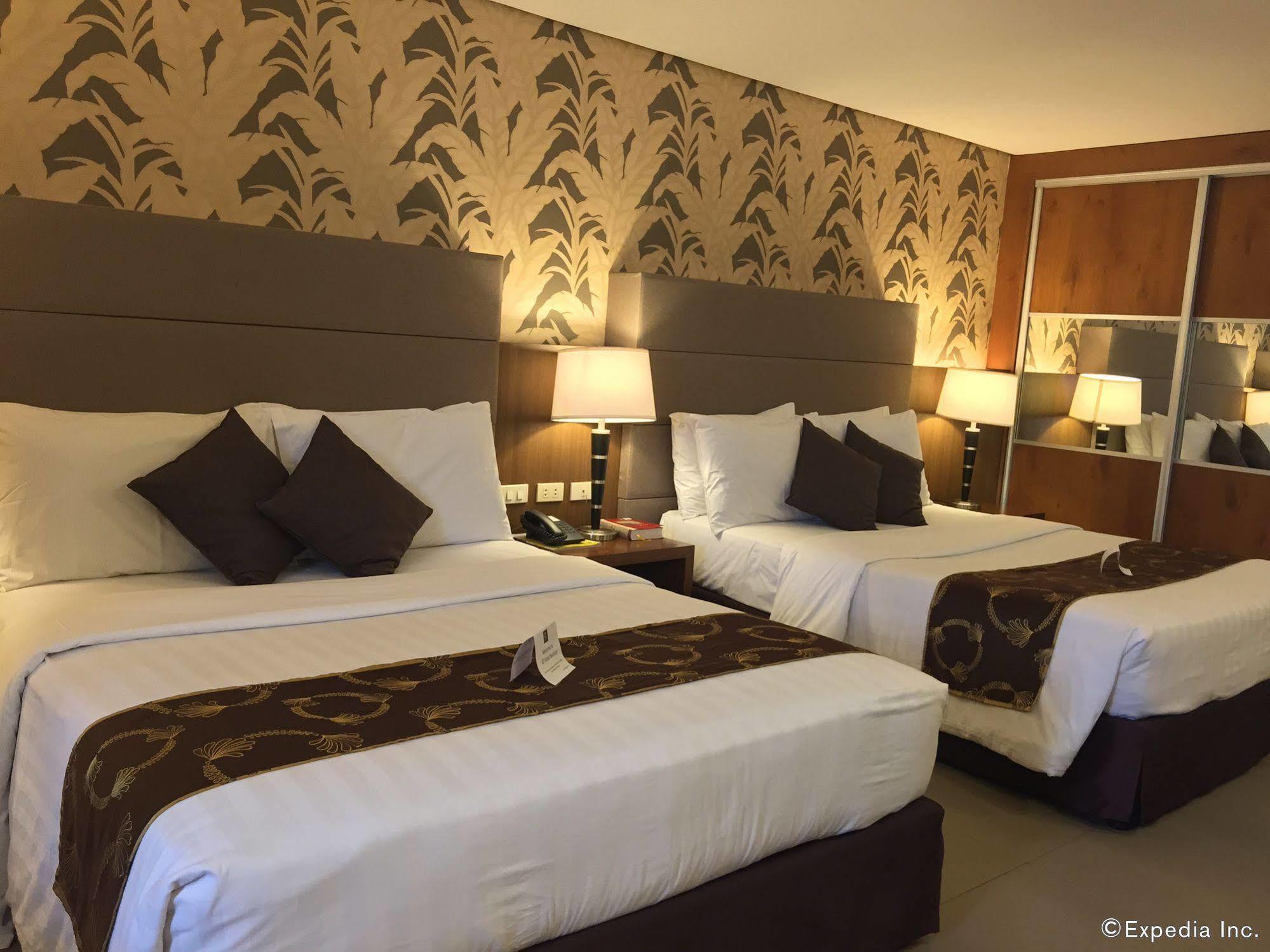 Gt Hotel Bacolod Buitenkant foto