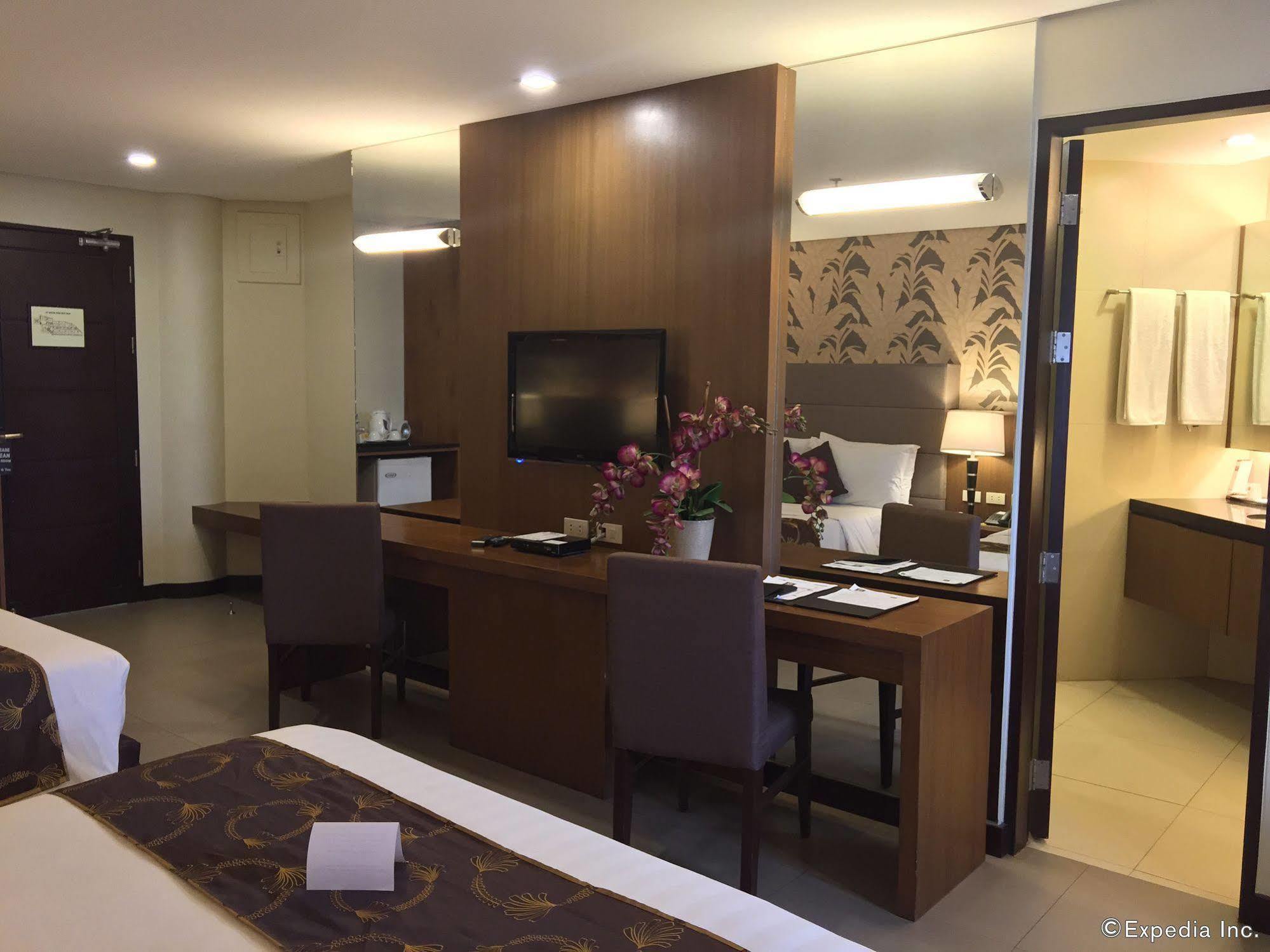 Gt Hotel Bacolod Buitenkant foto
