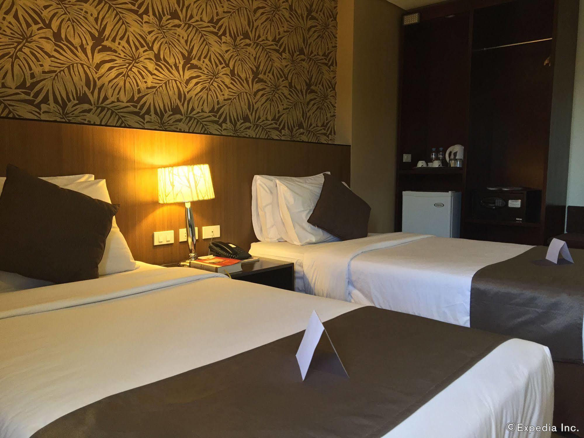 Gt Hotel Bacolod Buitenkant foto