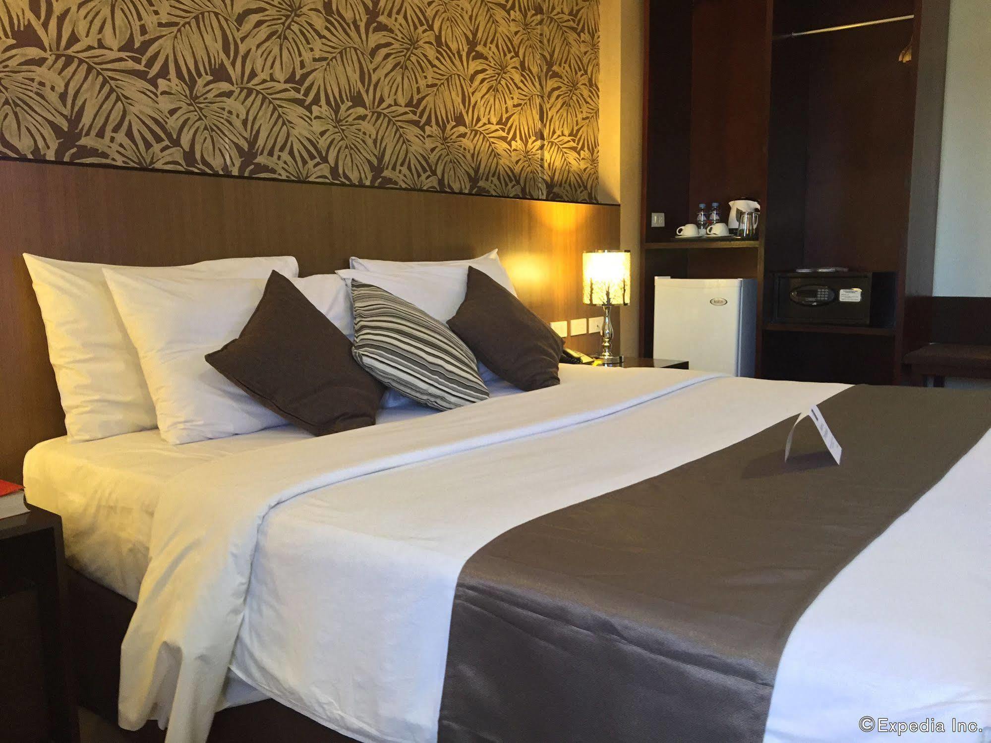 Gt Hotel Bacolod Buitenkant foto