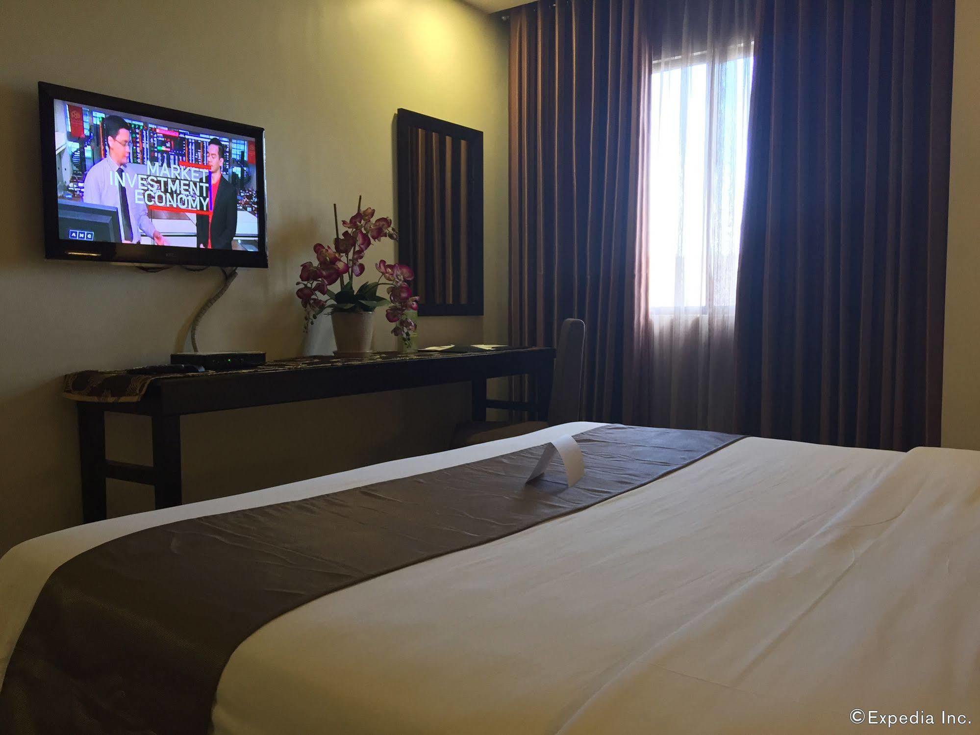 Gt Hotel Bacolod Buitenkant foto